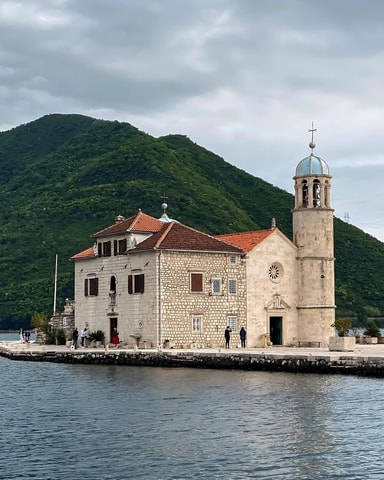 Speed Boat Tour to Perast Old Town & Our Lady of the Rocks