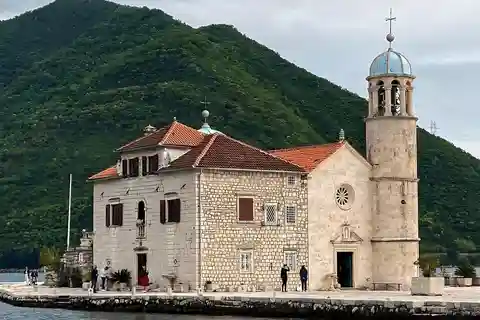 Speed Boat Tour to Perast Old Town & Our Lady of the Rocks