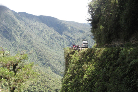 La Paz: Full-Day Death Road Mountain Bike Tour