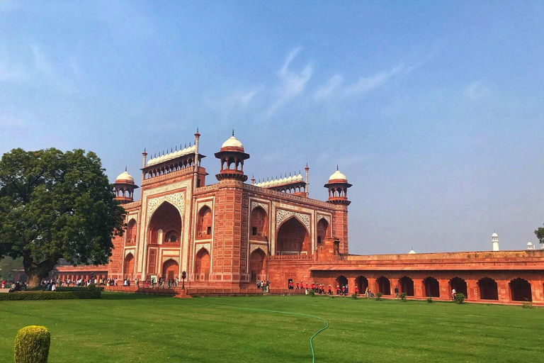 Depuis Delhi : visite privée du Taj Mahal au lever du soleil et d'Agra en voiture