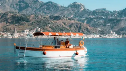 Taormina: Bootstour in der wunderschönen Bucht von Naxos