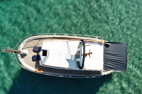 Sail in a Llaut through the marine reserve of northern Menorca, 4 or 8 hours Sail in the marine reserve of northern Menorca