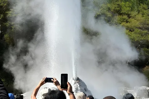 Rotorua e Taupo DayTour Waiotapu e Huka Falls a partir de Auckland