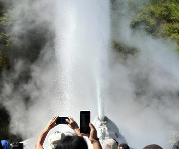 Rotorua & Taupo DayTour Waiotapu & Huka Falls from Auckland