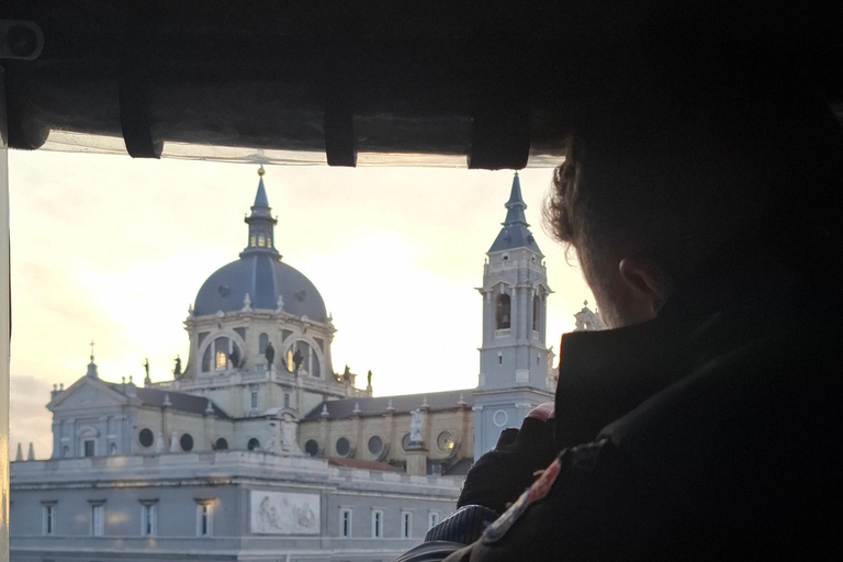 Madrid: Tuk-tuk tour of the historic center and highlights Madrid: 2-hour tuk-tuk tour of the historic center and highlights