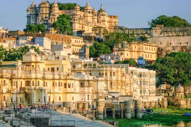 Udaipur: Private Sightseeing Guided City Tour in Udaipur Private Sightseeing Guided City Udaipur Tour by AC Cab