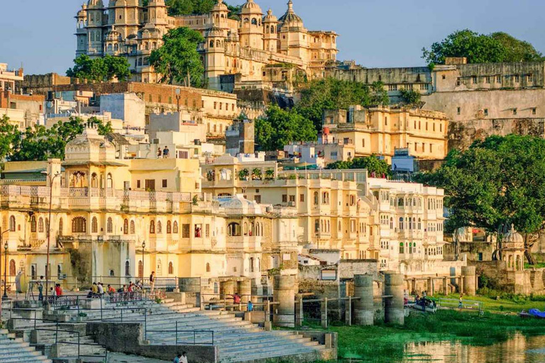 Udaipur: Visita guiada privada a la ciudad de UdaipurVisita guiada privada a la ciudad de Udaipur en Tuk Tuk