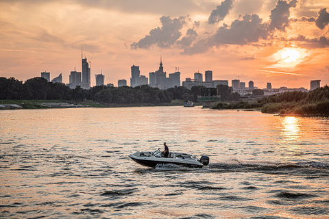 Warsaw: Cruise the Vistula w/ 80s Music, Retro Vibes & Views