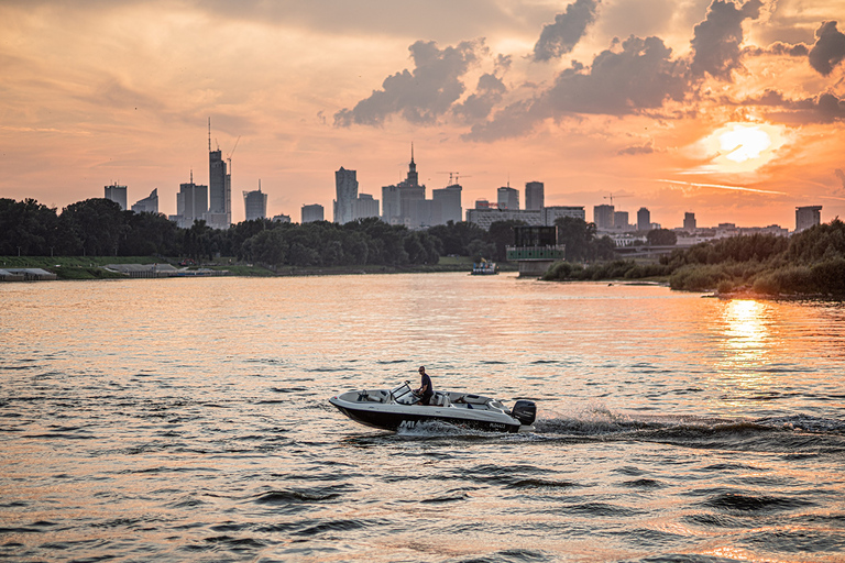 Warsaw: Cruise the Vistula w/ 80s Music, Retro Vibes & Views