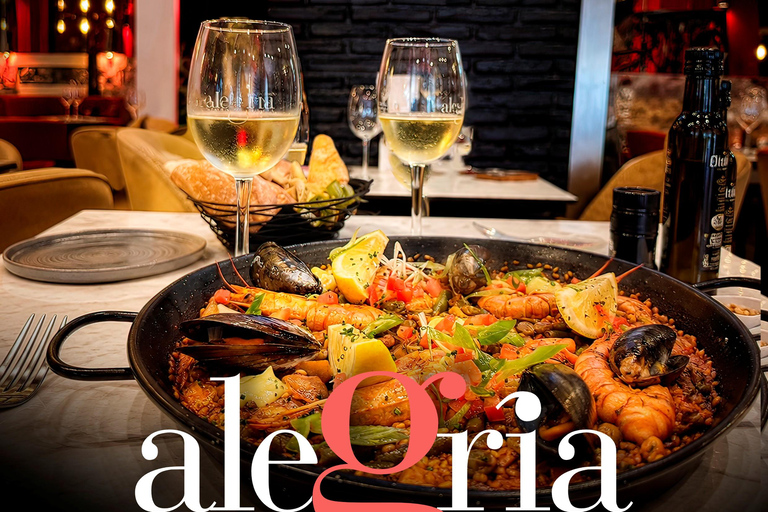 Málaga: A taste of Spain: Dinner Reservation & Flamenco Show