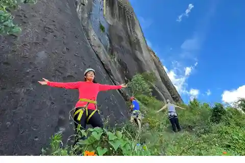 Guatapé: Iconic rock climbing for beginners and experts.