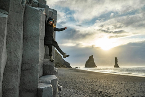 Reykjavík: Gletscherlagune, Diamant- &amp; Schwarzer Strand auf Chinesisch钻石沙滩&amp;冰河湖一日游（从您选择的指定地点接送）