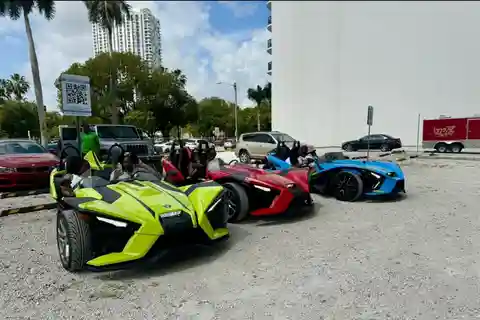 Polaris Slingshot a prezzi accessibili - Noleggio orario disponibile