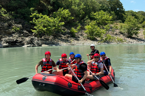 Excursión guiada en balsa por el Parque Nacional de Permet Vjosa + Aguas termales