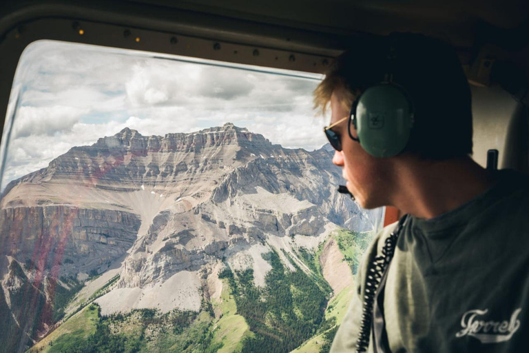 Banff Excursión de media hora en helicóptero por el lago Minnewanka y BanffMorley: Excursión de media hora en helicóptero por el lago Minnewanka y Banff