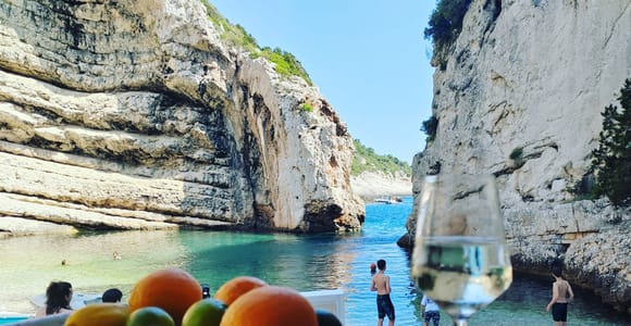 Von Hvar aus: Blaue Höhle und 5 Inseln Bootstour Von Hvar aus: Blaue Höhle und 5 Inseln Bootstour
