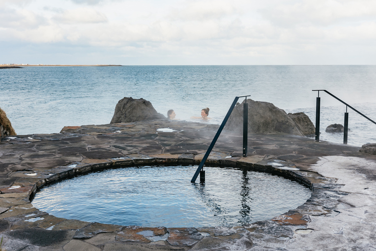 Reykjavik : Entrée au Sky Lagoon avec transfertAdmission au col de Saman