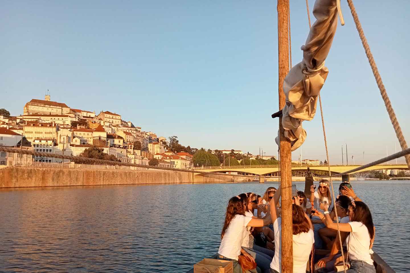 Paseo en Barca Serrana por el río Mondego en Coimbra