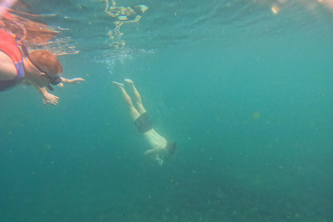 Muscat: Daymaniyat Islands Boat & Snorkel Trip