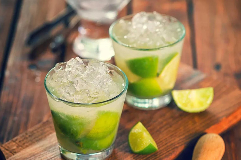 Foz do Iguaçu: Border Drinks and Bites Tasting with a Local Shared Group Tasting Session