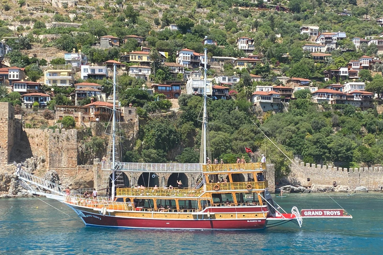Alanya: Pirate Boat Trip with Swimming and Foam Party Alanya: Pirate Boat Trip with Transfer