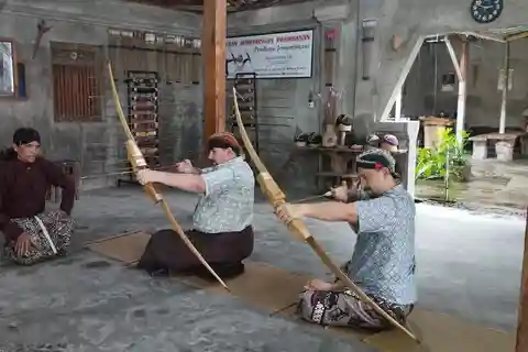 Traditional Archery Class (Jemparingan)