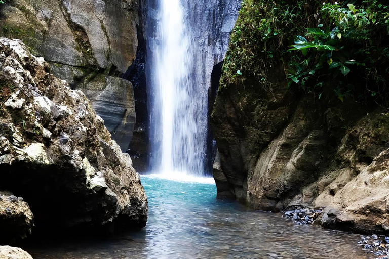 Yogyakarta: Hiking Nature Waterfall & Temples Tour Yogyakarta: Siluwok Waterfall & Temples Tour