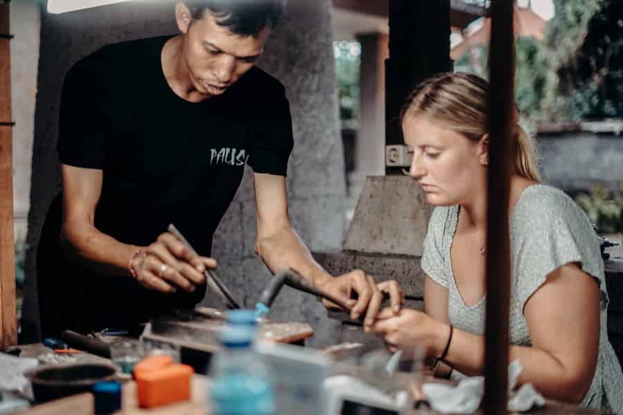 Ubud: 2-stündiger Kurs zur Herstellung eigenen Silberschmucks. Foto: GetYourGuide