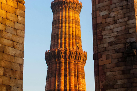 New Delhi: Qutub Minar Exhibition, Light & Sound Show Tour All Inclusive Qutub Minar Exhibition Light & Sound Show Tour