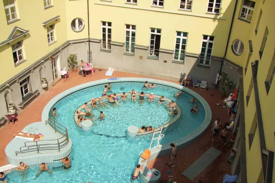 Budapest Super Saver: Spa, Basilika-Tour und Donaukreuzfahrt. Foto: GetYourGuide Budapest Super Saver: Spa, Basilika-Tour und Donaukreuzfahrt. Foto: GetYourGuide
