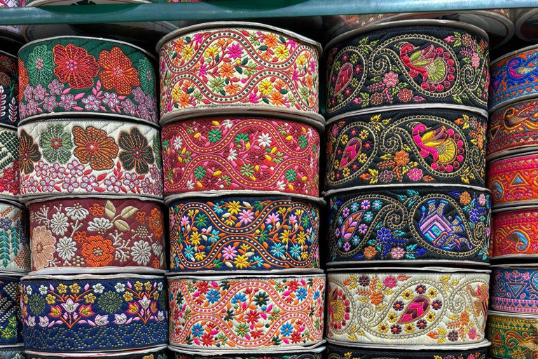 Curated Home Décor & Souvenir Shopping Tour (Women-Led) Home Décor & Souvenir Shopping Tour (Women-Led) - Half-Day