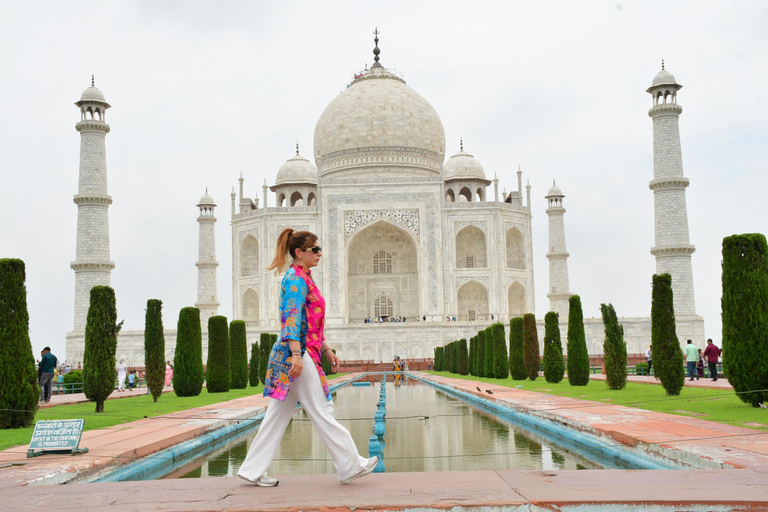 Da Delhi: tour del Taj Mahal e di Agra in treno espresso GatimaanTutto incluso: treno con vagone ristorante, auto, guida, biglietto, pranzo