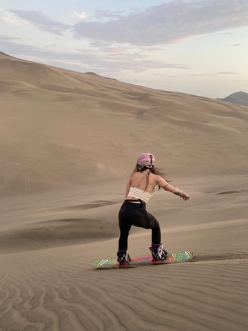 Lima: Sandboarding and Jeep Tour