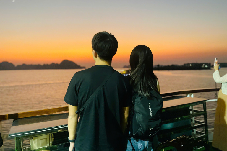 Hanoi: Ha Long Bay Day Cruise with Lunch, Cave & Kayaking Pick up in Hanoi old quarter