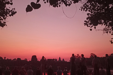 Lever de soleil à Angkor Wat avec un groupe de partage