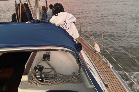 Sunset aboard a sailboat in Lisbon! Sunset aboard a sailing boat in Lisbon!