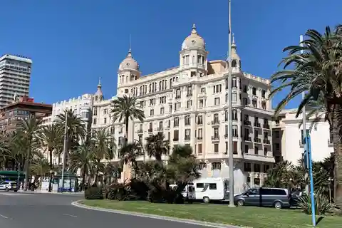 Depuis Albir et Benidorm : Excursion d'une journée à Alicante en autocar