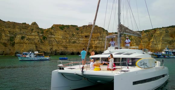 Algarve: paseo en catamarán con «paddle surf», bebida de bienvenida.