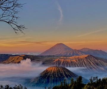 From Malang/Surabaya: Mount Bromo and Ijen Crater 2-Day Tour