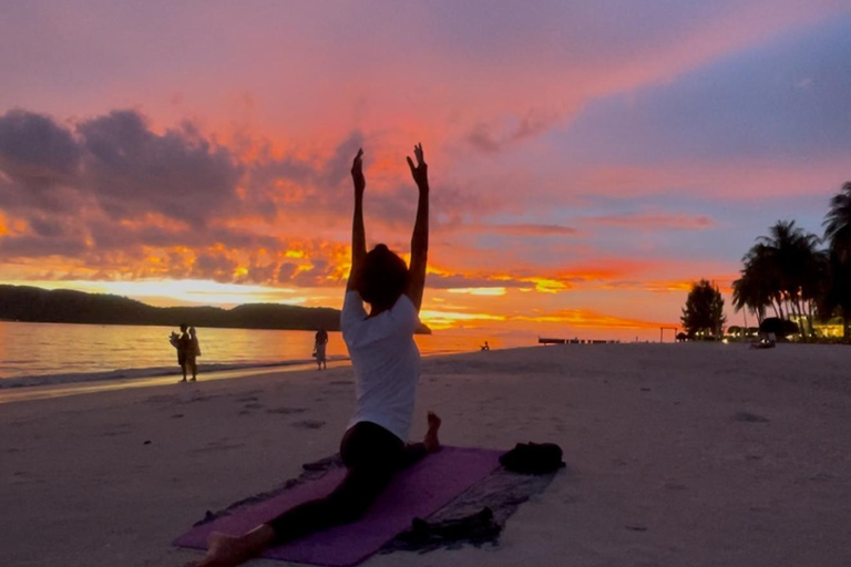 لانكاوي: اليوغا الساحرة على شاطئ الغروب على شاطئ سينانج