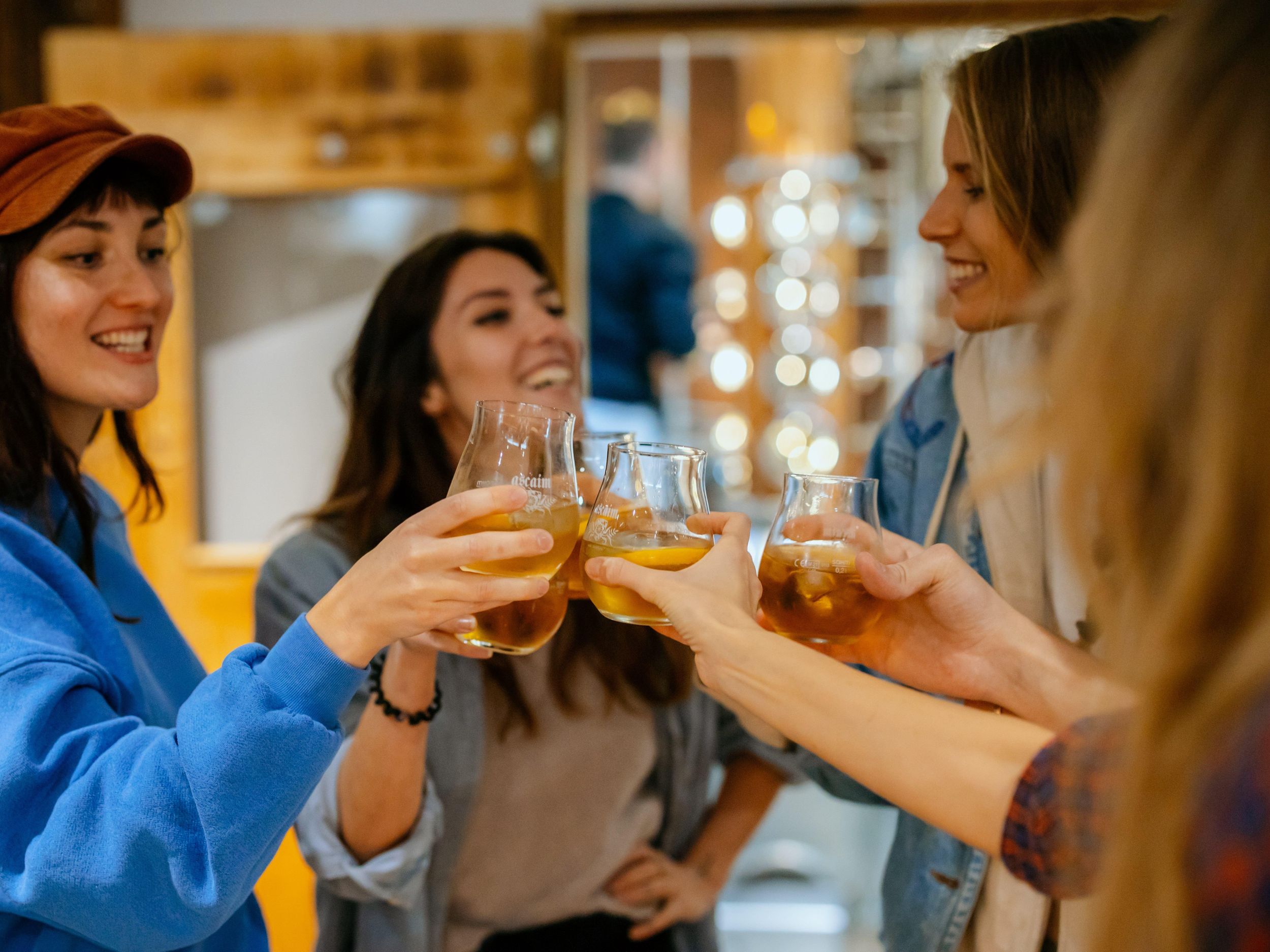 Aschheim: Distillery Tour with Tasting and Buffet