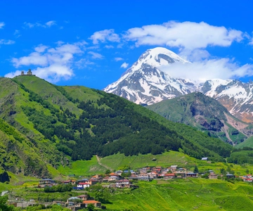 Tbilisi: Gudauri and Kazbegi Day Trip Including 4WD