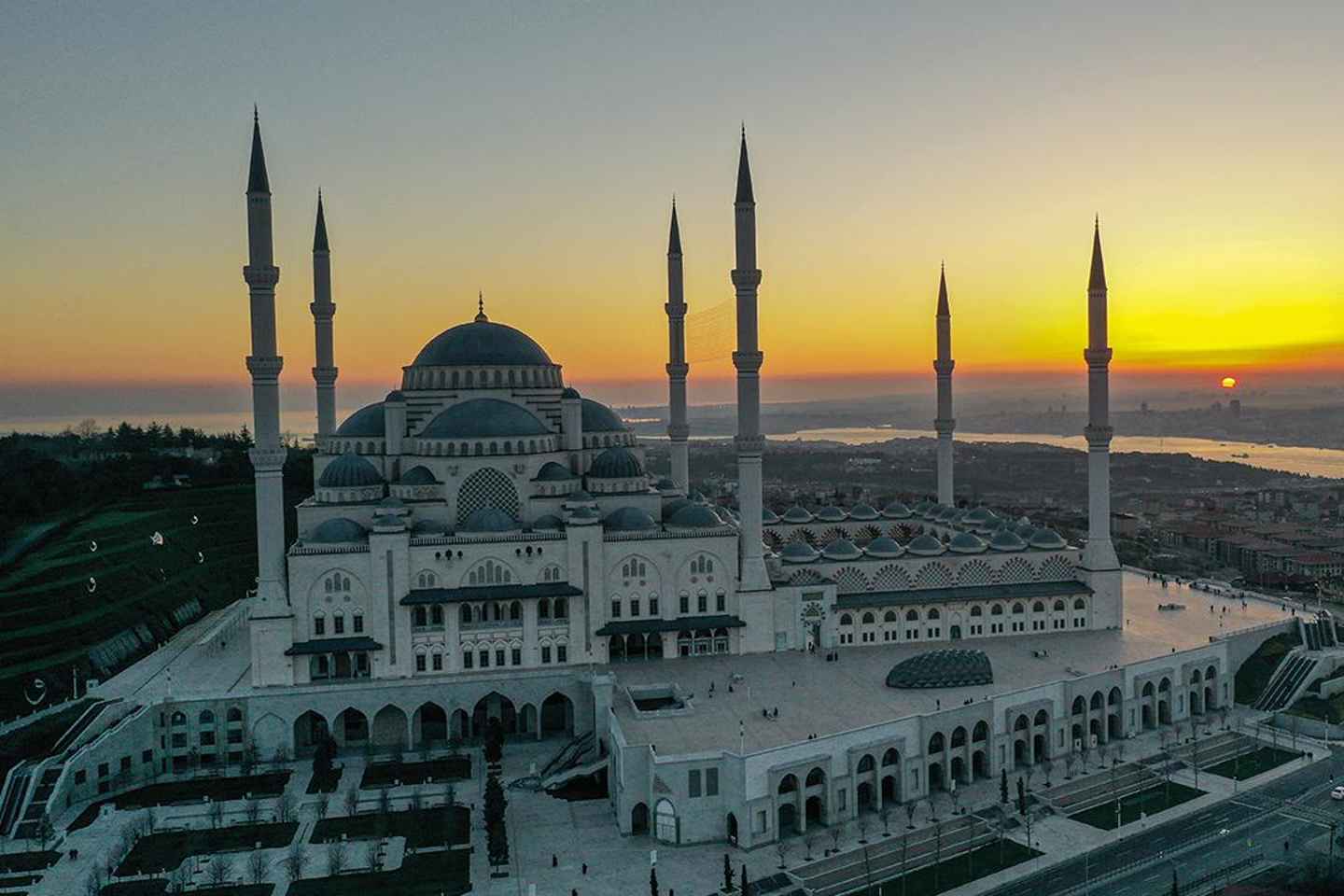 Turkish Cuisine Food and Drink Tour in Istanbul