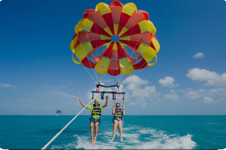 Aventure en parachute ascensionnel, plongée en apnée et morceau de Paradise IslandAventure en parachute ascensionnel, plongée en apnée et île d'Orange Bay