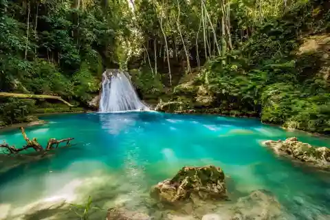 Ocho Rios: Blue Hole, White River Tubing, and Horseback Ride