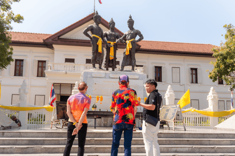 Chiang Mai: Evening Sightseeing and Local Food Guided Tour Group Tour