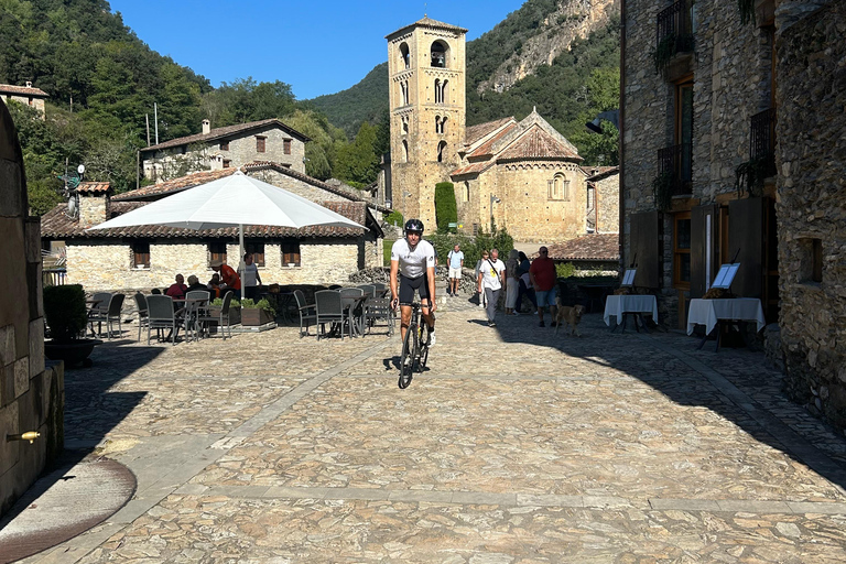 Olot: Guided Road Bike Route through the Pyrenees Olot: Guided Road Bike Tour in the Pyrenees