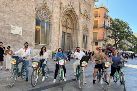 Valencia fietstour met gids in kleine groepValencia gedeelde fietstour met gids in kleine groep