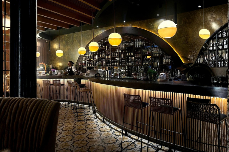 Bogotá: Rooftop Drinks, Dinner & VIP Nightclub Experience