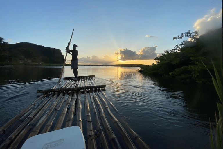 Santa Lúcia Bamboo Rafting + Experiência na Destilaria de RumSanta Lúcia Bamboo Rafting + Experiência de fabricação de rum